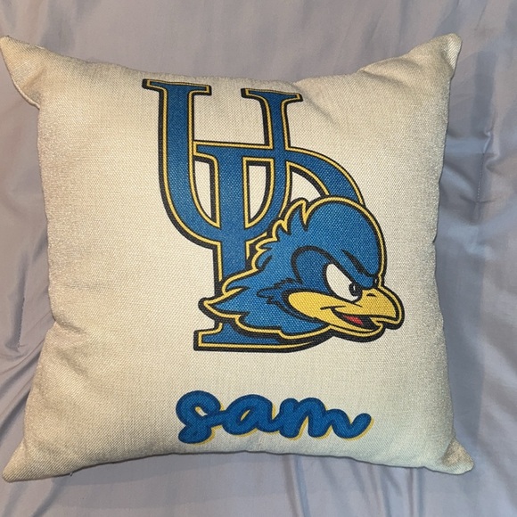 University of Delaware pillow, personalized for “Sam”, insert w/washable cover - Picture 1 of 7